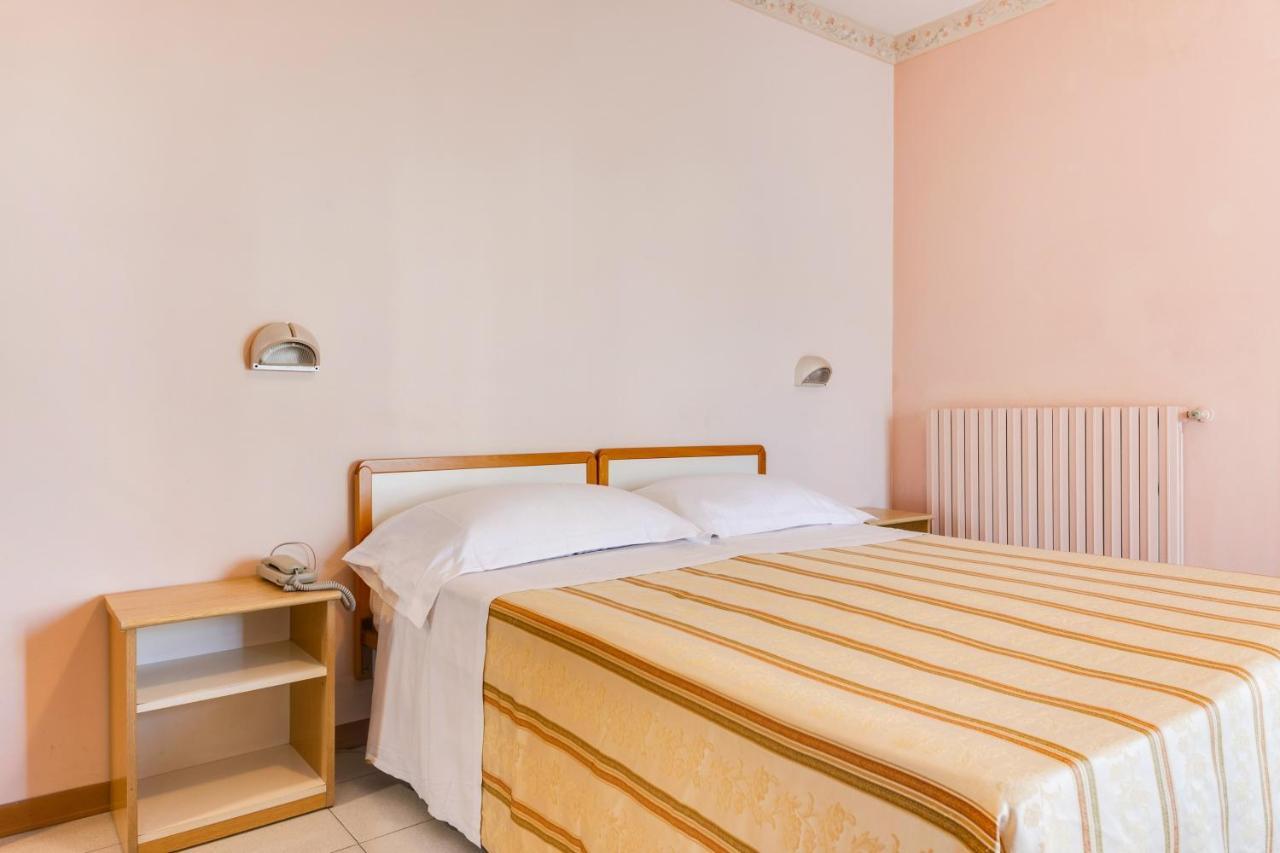 Hotel Sorriso Rimini Esterno foto